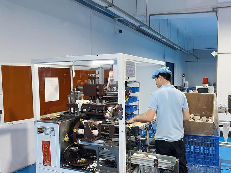Inspection before cosmetic packaging shipment